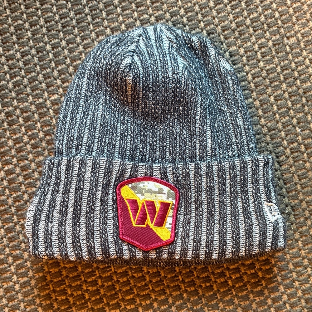 Washington Commanders New Era Gray Knit Salute to Service Beanie